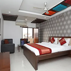 Capital O 10025 Hotel Flora Inn Hotel
